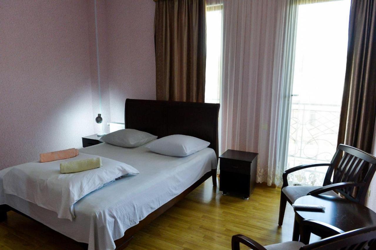Guest House Tasunia Kutaisi Eksteriør billede