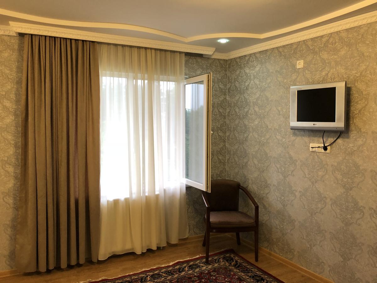 Guest House Tasunia Kutaisi Eksteriør billede