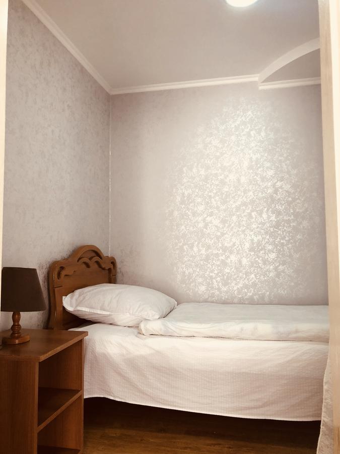 Guest House Tasunia Kutaisi Eksteriør billede