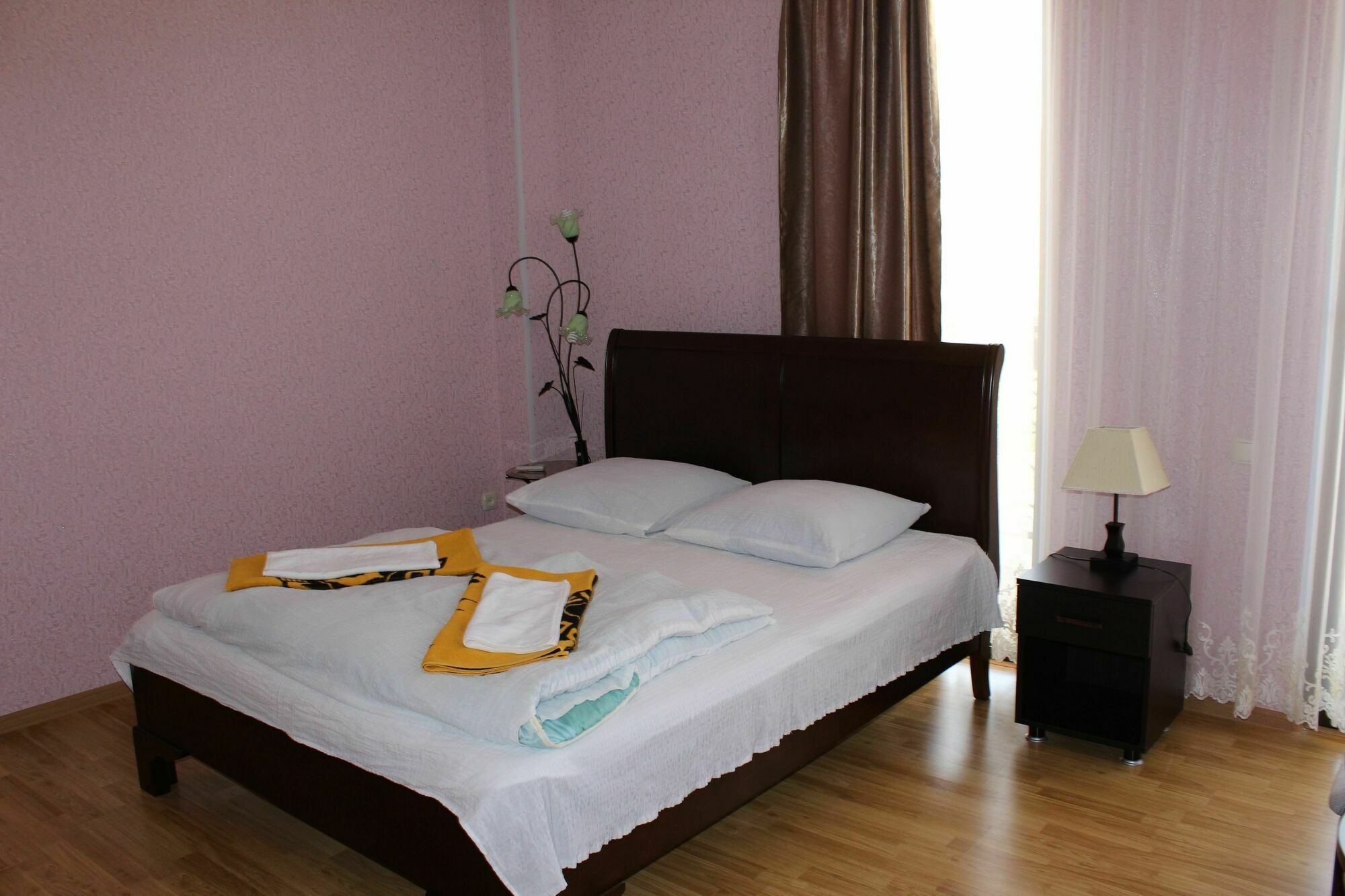 Guest House Tasunia Kutaisi Eksteriør billede